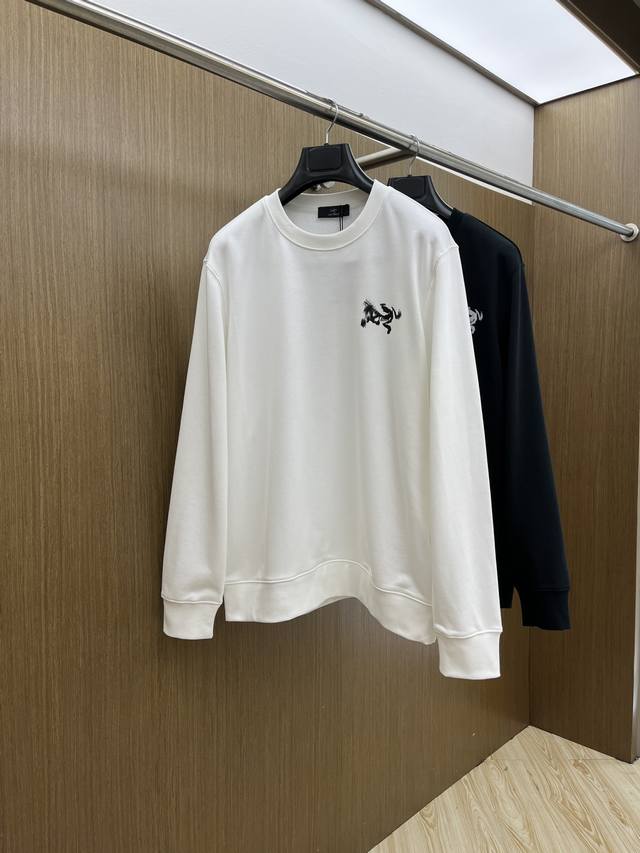 Arc Fw早秋新款圆领卫衣，男女同款！独特吸引人的眼球，这一款卫衣品相品质都在线，舒适度，一如既往的版型，时髦度，包括面料、裁剪工艺上，都是下足了功夫！立体印