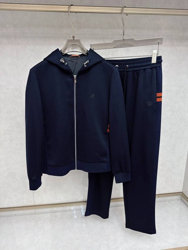 杰尼亚Zegna2025秋冬最新款连帽套装， 面料直接卷到新高度，官网金典同步！ 10%羊毛打底，给肌肤轻裹一层 柔软滤镜 ，晨起套穿毫无扎感，像被温柔环抱 2