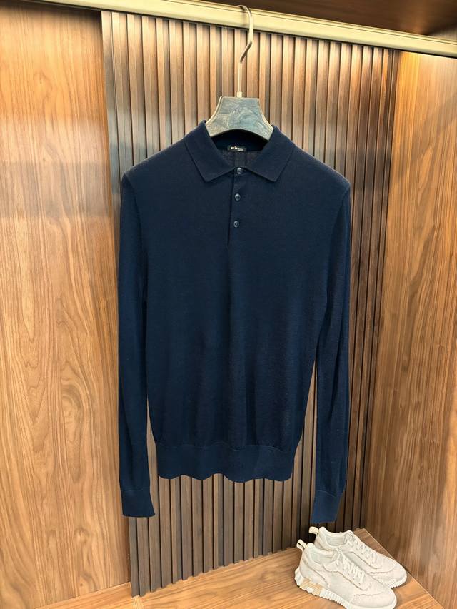 New# Kiton 翻领羊毛衫，用细腻纤维编织时光韵味，于一针一线间，诉说永恒优雅，在男士高端针织服饰领域，这款羊毛衫更是品牌精湛工艺与卓越品质的集大成者。