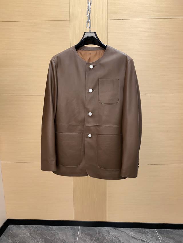 独家版本！Louis Vuitton 2025 Ss秋冬走秀西部牛仔大Show系列 小香风无领混种羊皮皮衣外套 尺码：48-56