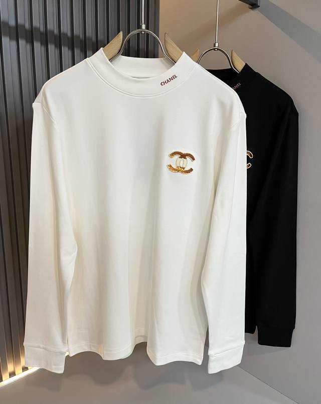 小香情侣款T恤Cha**L 2025秋冬新款创意休闲男女同款打底衫，秒杀业内的欧美贸易私单，Cha**L家族2025官网主打单品，全新创作Logo图案刺绣设计！