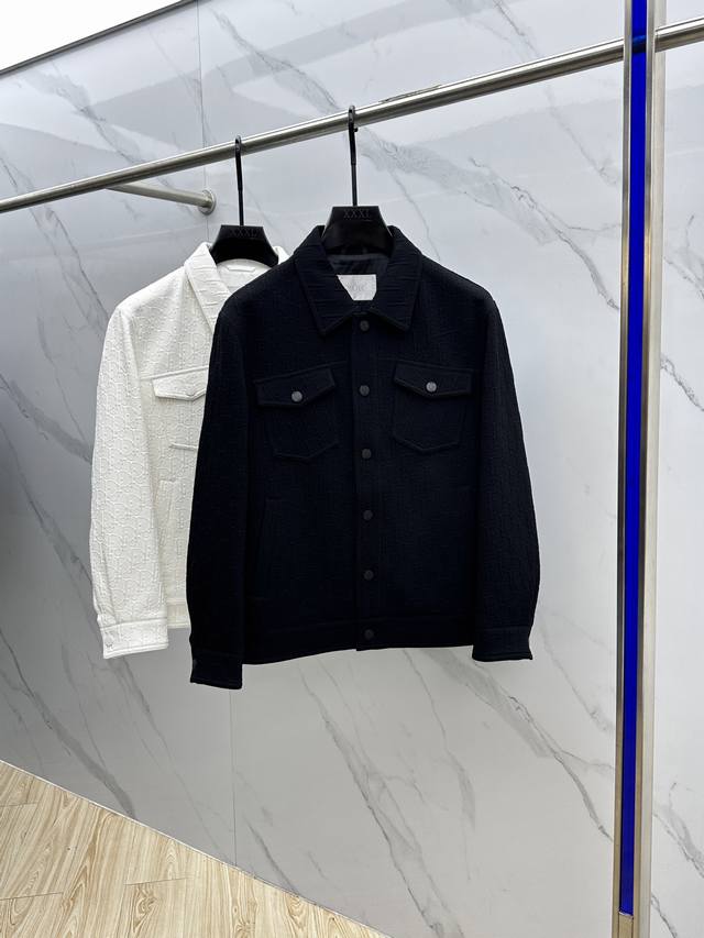 Dior*迪奥 2025Ss秋冬最新款 迪奥翻领休闲外套 高端品质、毛呢提花面料，版型面料五金都是专柜1:1定制，透气舒适合成面料，Logo采用时下流行刺绣设计