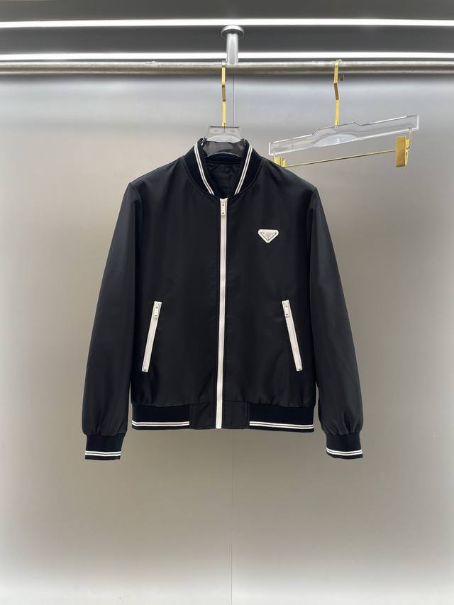 2620早秋男士高端时装款夹克外套，官方专柜主推展示，香港洋行渠道，户外必选单品，独家出售。 在极简的基础上洐生出非凡的创意，用巧妙的设计手法进行别处一格的创新