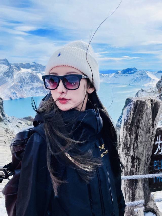 Arctery王炸，阿尔法Sv系列6代，一件能满足户外人全部幻想的冲锋衣！ 这件硬壳冲锋衣防护水准真的Yyds！Arc'teryx Sv穿过它的人都被彻底征服，