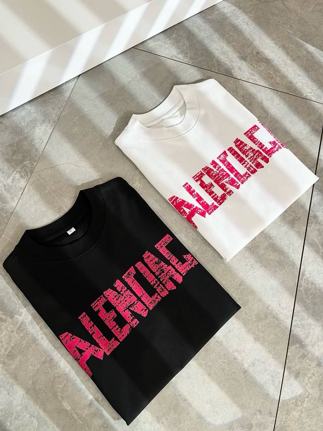 Balenci*Ga巴黎*家 2025春夏新款男女同款短袖T恤！走秀图案印花时尚休闲短袖T恤衫！设计Logo印花设计！极具设计精选客供260G纯棉面料，手感柔软