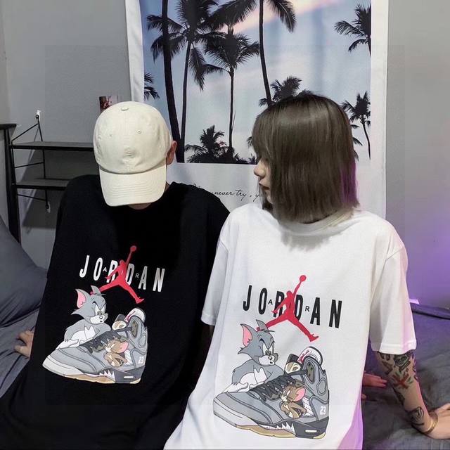 短袖上新款号：819 Air Jordan 飞人乔丹大Logo情侣款短袖T恤，男女同款经典永不过时，绝佳夏季穿搭必备单品 ，上身帅气百搭 情侣可搭 甄选纯棉面料