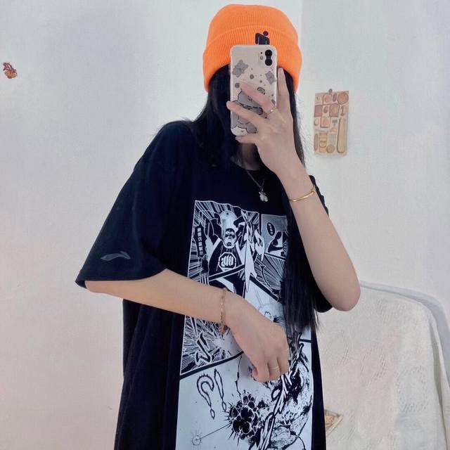 降价降价 款号； 279 李宁短袖 Badfive篮球系列 前后印花纯棉，国风漫画热血高校，拨云见日的价值观，传达积极向上热爱生活的美好期望，中国李宁”可穿作真