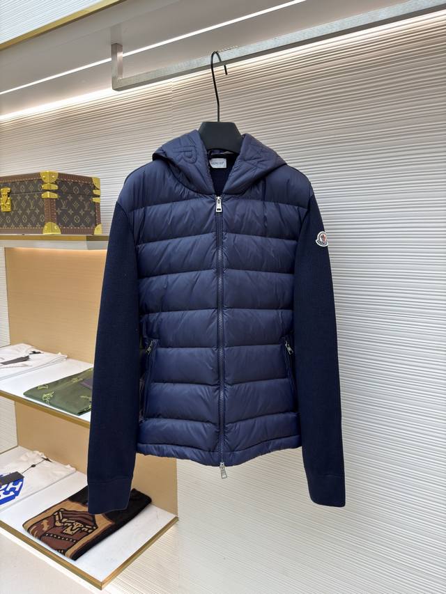Moncler羊毛拉链连帽羽绒服 货号：1680869-C00 面料：羊毛面料 工艺：机械充棉制作 版型：合身版型 克重：约775克 尺码：S-M-L-Xl-X