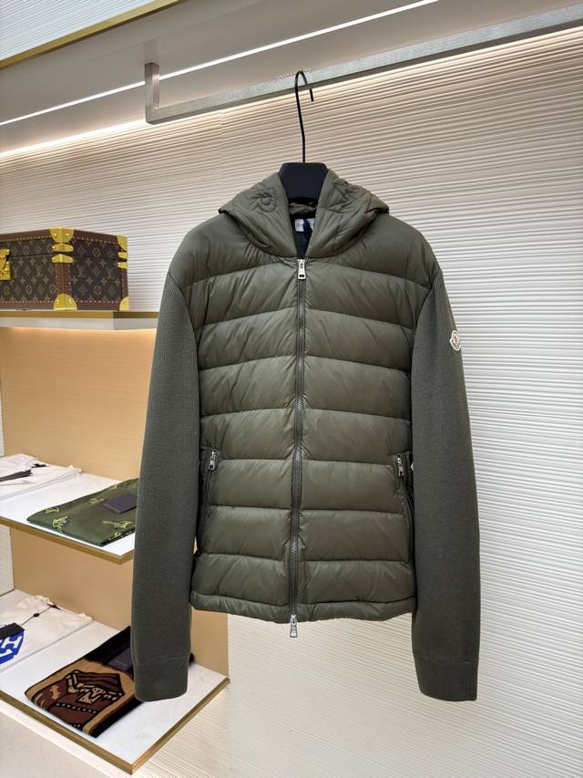 Moncler羊毛拉链连帽羽绒服 原版：7999购入开发 货号：1680870-C00 面料：羊毛面料 工艺：机械充棉制作 版型：合身版型 克重：约780克 尺