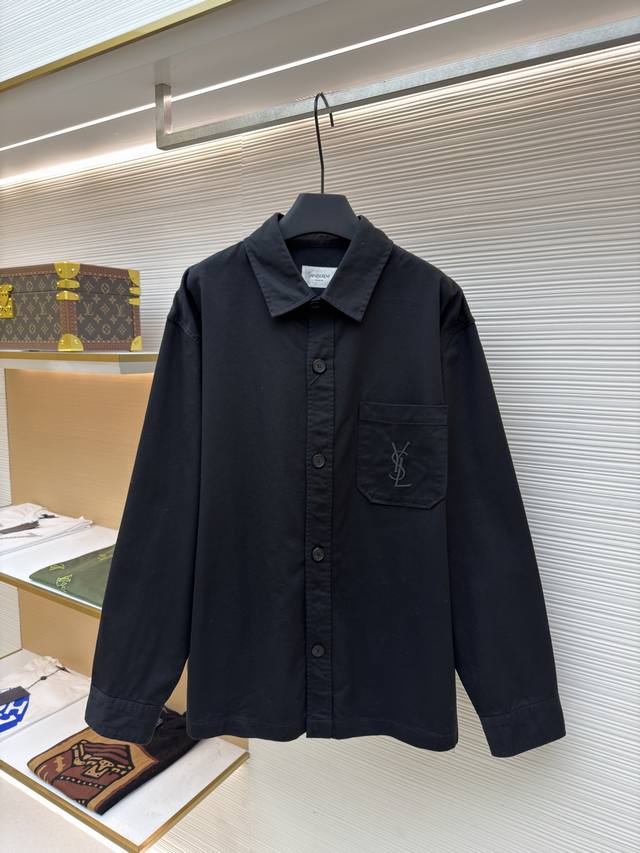 Saintlaurent 标识刺绣衬衫式外套 原版：14700购入开发 货号：1680867-A85 面料：长绒精梳棉面料 工艺：砂洗制作 版型：合身版型 克重