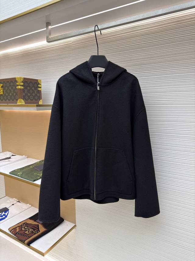 Acne Studios北欧极简风双面呢羊绒外套 正品：9769购入开发 货号：1680856-C85 面料：羊绒面料 工艺：纯色做旧制作 版型：合身版型 克重