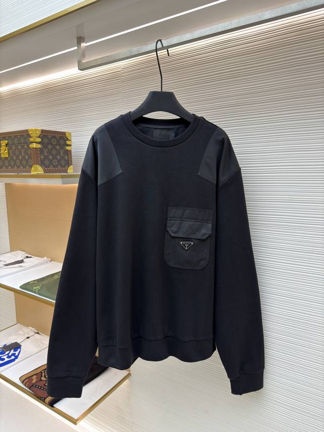 Prada 三角标尼龙卫衣 原版：14100购入开发 货号：1680849-A45 面料：尼龙梭织面料 工艺：浇洗制作 版型：合身版型 克重：约705克 尺码：