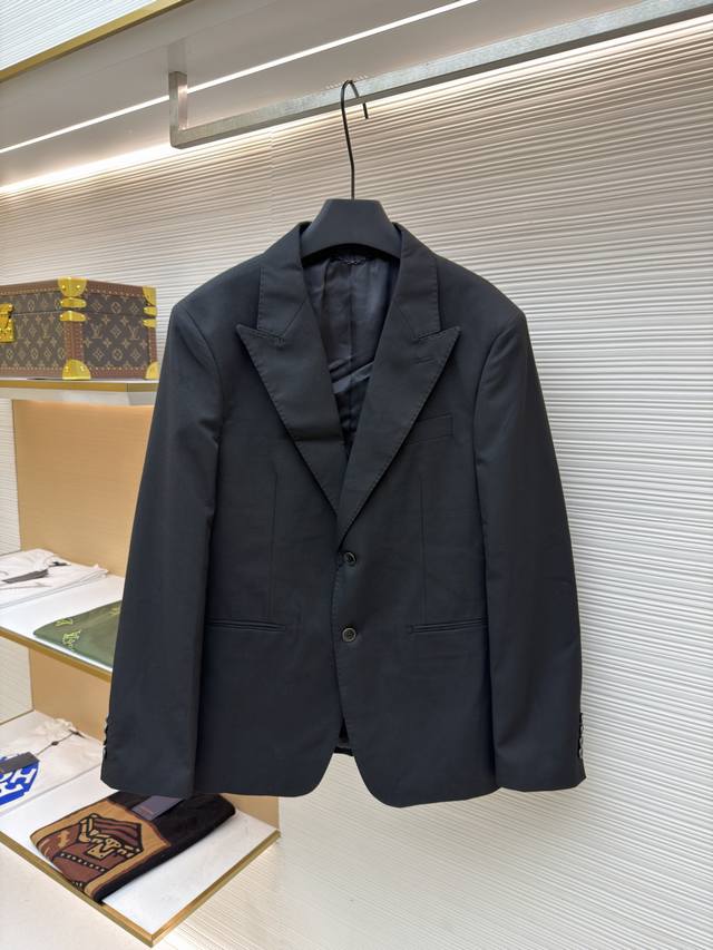 Louis Vuitton 全幅提花西装 原版：34500购入开发 货号：1680847-C85 面料：纤柔羊毛缎面料 工艺：提花制作 版型：合身版型 克重：约