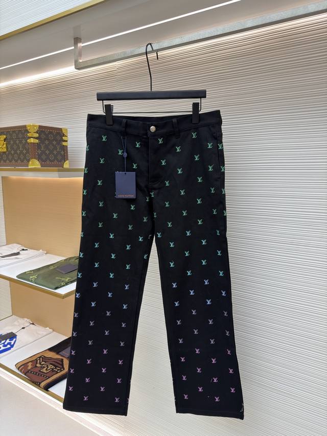 Louis Vuitton 渐变刺绣字母牛仔裤 原版：19738购入开发 货号：1680837-B35 面料：牛仔面料 工艺：刺绣工艺 版型：合身版型 克重：约
