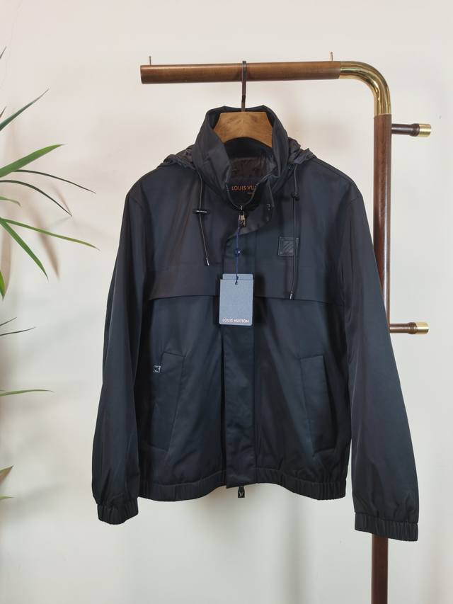 Lv 路易威登 顶级品质 官网同款，三标齐全！2025秋冬新款男士夹克外套，时尚休闲高端版本！专柜定制面料 细节无可挑剔，品牌元素设计理念，体现高品质。手感细腻