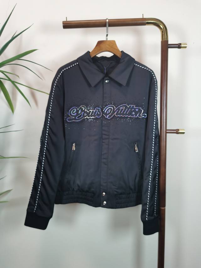 Lv 路易威登 顶级品质 官网同款，三标齐全！2025秋冬新款男士夹克外套，时尚休闲高端版本！专柜定制面料 细节无可挑剔，品牌元素设计理念，体现高品质。手感细腻