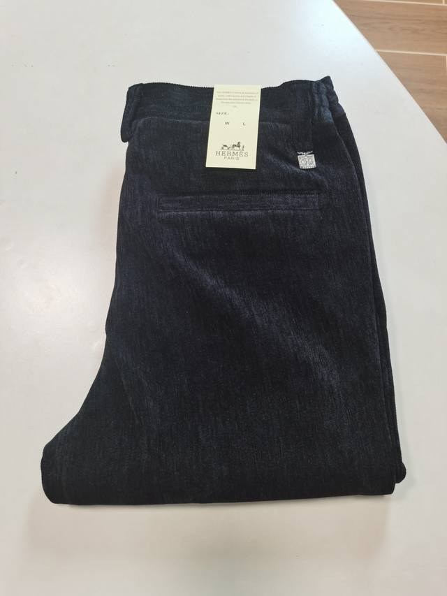 灯芯绒休闲裤 爱马仕 Hermes 2025秋冬最新系列男士直筒休闲裤！ 采用客供弹力柔棉材质，柔软细腻，手感绝佳！品牌格调一览无余！极简主义设计，没有多余浮夸