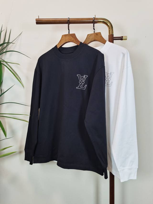 2025新款Lv 路易威登独家专供新品 男士圆领长袖T恤 采用全棉面料 柔软细腻 男人的衣柜都少不了基础打底衫 随时随地都可以拿来搭配各种服饰 满足您日常生活需