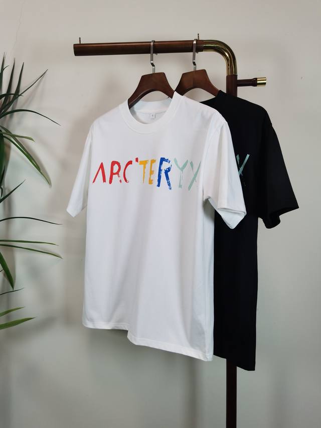 始祖鸟 Arctryx 2025新款 圆领 短袖 T恤 高端版本！专柜定制面料 透气舒适度高，细节无可挑剔，品牌元素设计理念，体现高品质。手感细腻柔软！呈现休闲