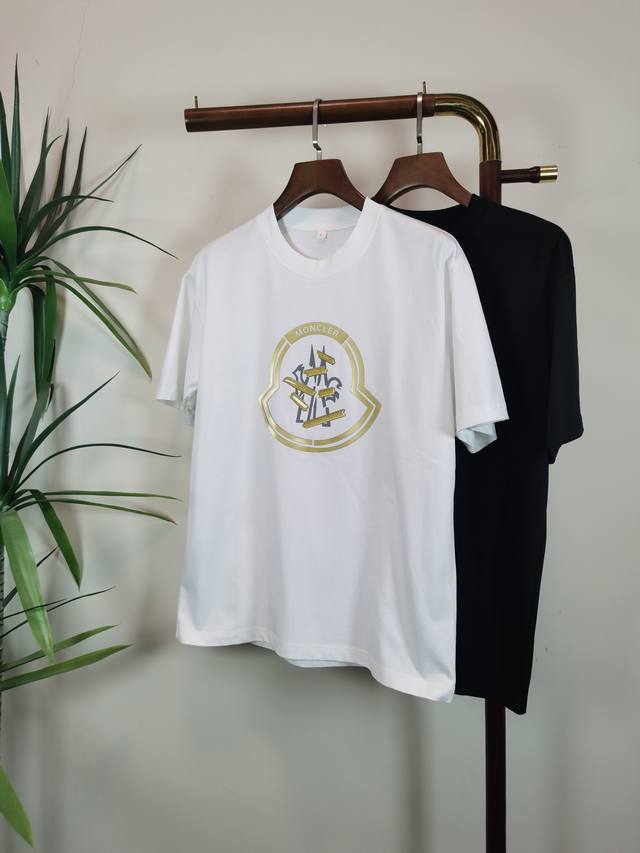 蒙口 Moncler 2025新款 圆领 短袖 T恤 高端版本！专柜定制面料 透气舒适度高，细节无可挑剔，品牌元素设计理念，体现高品质。手感细腻柔软！呈现休闲裁