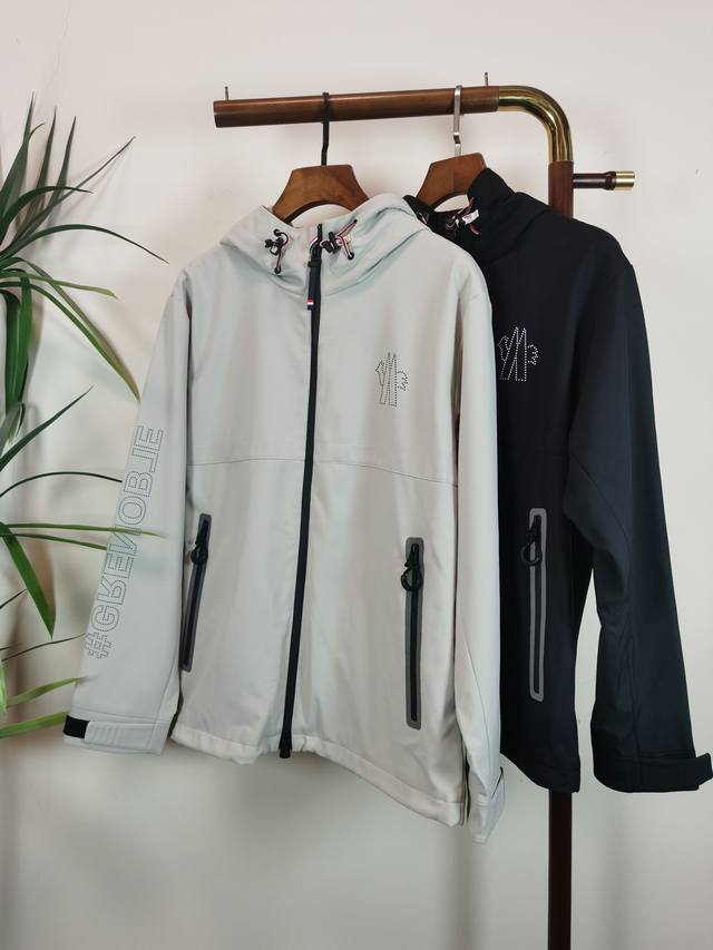 加绒款 Moncler 蒙口 顶级品质 官网同款，三标齐全！2025秋冬新款男士夹克外套，时尚休闲高端版本！专柜定制面料 细节无可挑剔，品牌元素设计理念，体现高