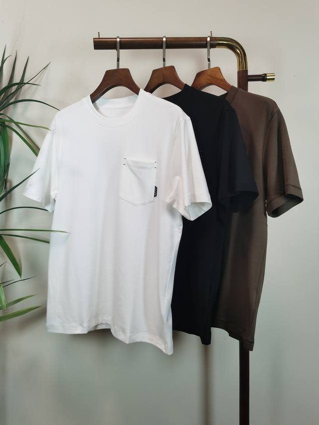 杰尼亚 Ezgna 2025新款 圆领 短袖 T恤 高端版本！专柜定制面料 透气舒适度高，细节无可挑剔，品牌元素设计理念，体现高品质。手感细腻柔软！呈现休闲裁剪