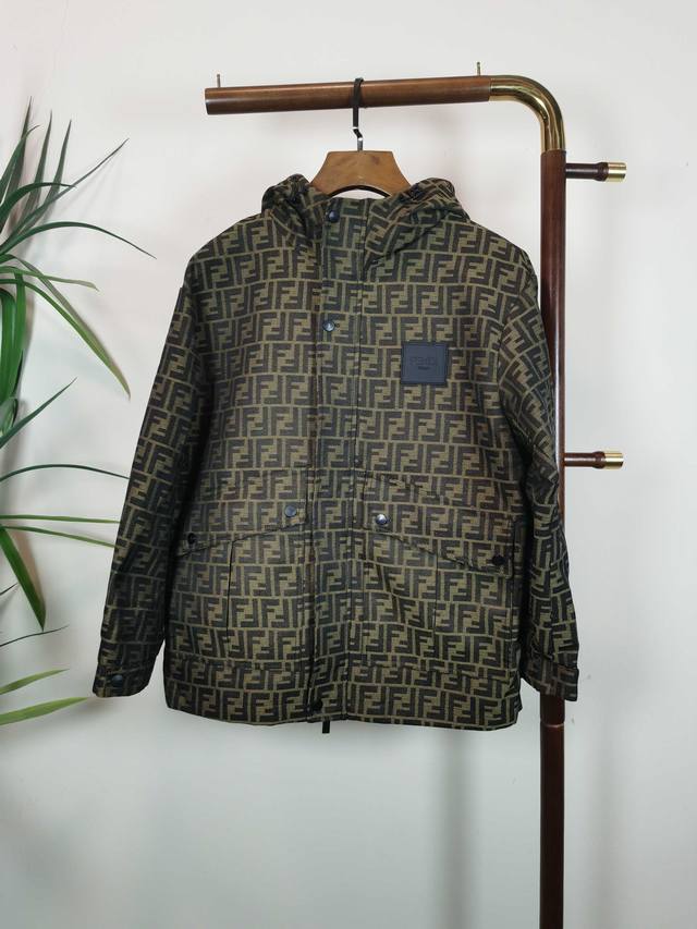 Fd 芬迪 字母满花 顶级品质 官网同款，三标齐全！2025秋冬新款男士夹克外套，时尚休闲高端版本！专柜定制面料 细节无可挑剔，品牌元素设计理念，体现高品质。手