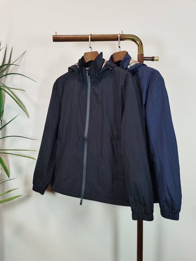 Burberry 巴宝莉顶级品质 官网同款，三标齐全！2025秋冬新款男士夹克外套，时尚休闲高端版本！专柜定制面料 细节无可挑剔，品牌元素设计理念，体现高品质。