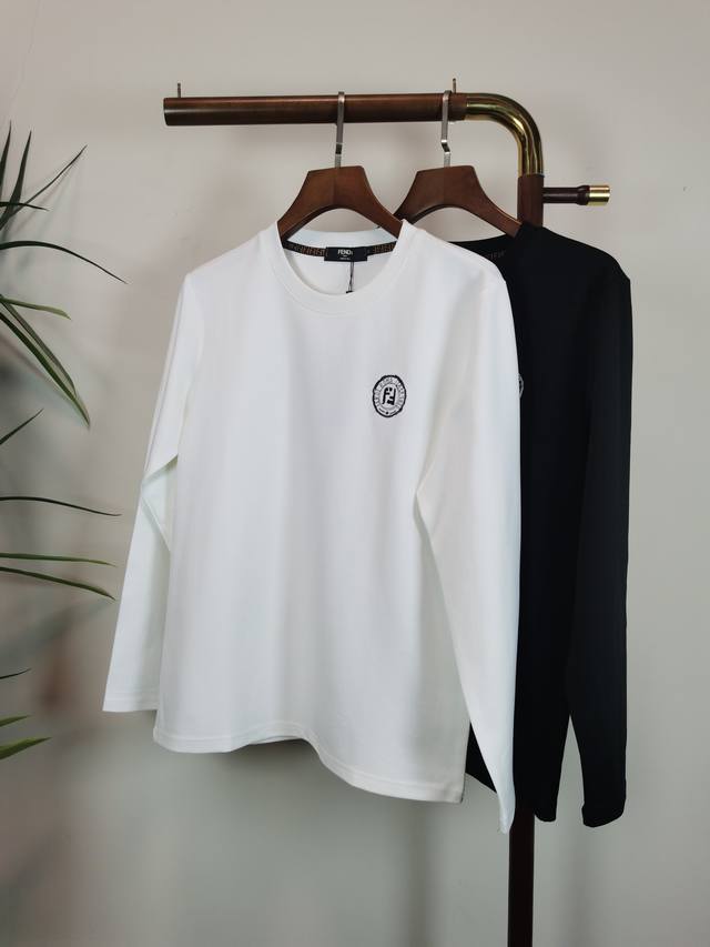 Fendi 芬迪 独家专供新品 男士高领长袖T恤 采用全棉面料 柔软细腻 男人的衣柜都少不了基础打底衫 随时随地都可以拿来搭配各种服饰 满足您日常生活需求 ，衣