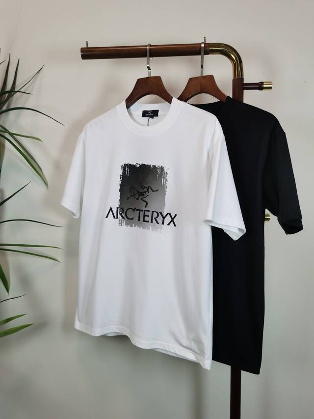 始祖鸟 Arcteryx 2025新款 圆领 短袖 T恤 高端版本！专柜定制面料 透气舒适度高，细节无可挑剔，品牌元素设计理念，体现高品质。手感细腻柔软！呈现休