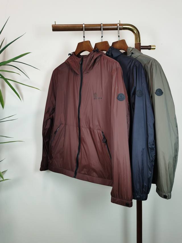 Moncler 蒙口 顶级品质 官网同款，三标齐全！2025秋冬新款男士夹克外套，时尚休闲高端版本！专柜定制面料 细节无可挑剔，品牌元素设计理念，体现高品质。手