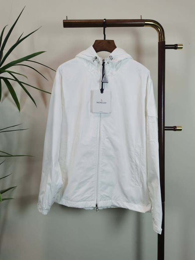 Moncler蒙口 顶级品质 官网同款，三标齐全！2025秋冬新款男士夹克外套，时尚休闲高端版本！专柜定制面料 细节无可挑剔，品牌元素设计理念，体现高品质。手感