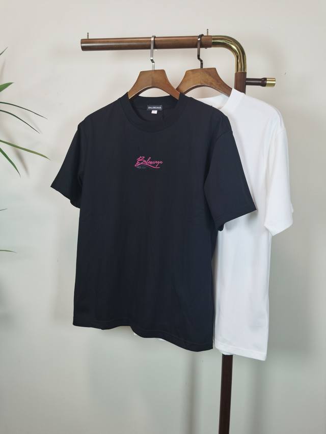 巴黎世家 Balenciaga 2025新款 圆领 短袖 T恤 高端版本！专柜定制面料 透气舒适度高，细节无可挑剔，品牌元素设计理念，体现高品质。手感细腻柔软！