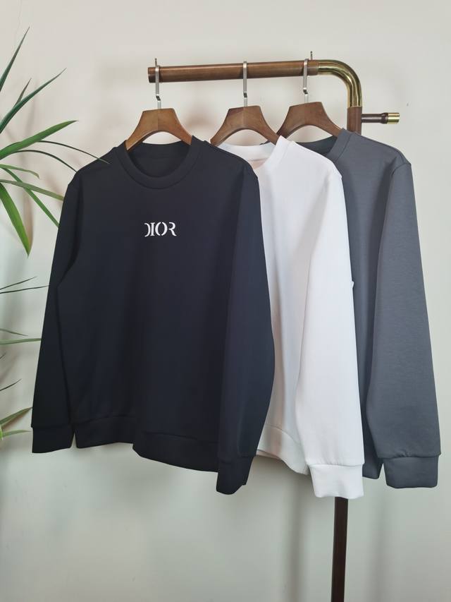 2025新款Dior 迪奥 独家专供新品 男士圆领长袖T恤 采用空气棉面料 柔软细腻 男人的衣柜都少不了基础打底衫 随时随地都可以拿来搭配各种服饰 满足您日常生