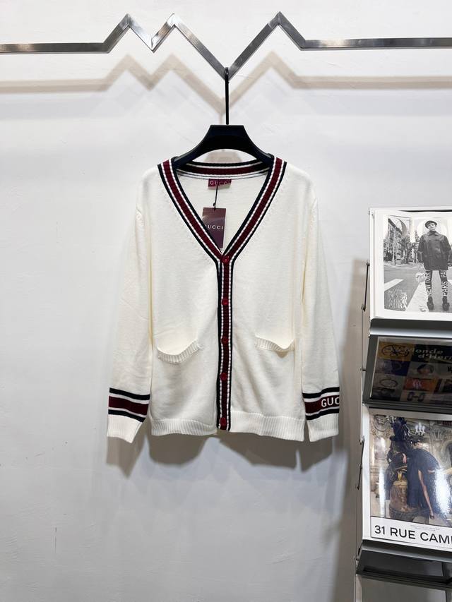 款号: J003 Gucci 2025秋冬新款橄榄球针织开衫 Gholt Renfrew 学院风 预科生风格 高品质意大利进口面料，高密度针织，百搭毛衣，内搭衬