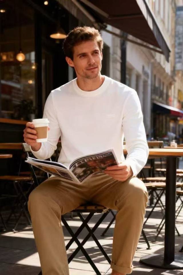 杰尼* Ze*Na. 2025秋季新品男士长袖打底衫！经典圆领设计胸前经典品牌Logo标识，整体版型简约大方，面料质感细腻，适合日常休闲或商务休闲场合。上身低调