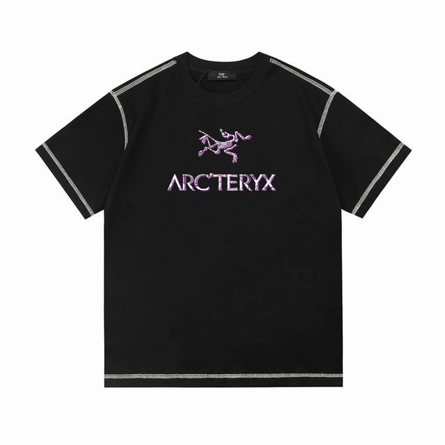 Arc Teryx 2025新款 哈苏渐变鸟Logo 男女同款 短袖T 定制300克100％双纱纯棉面料 定染32支双股螺纹 领标吊牌主唛三标齐全 颜色：黑色