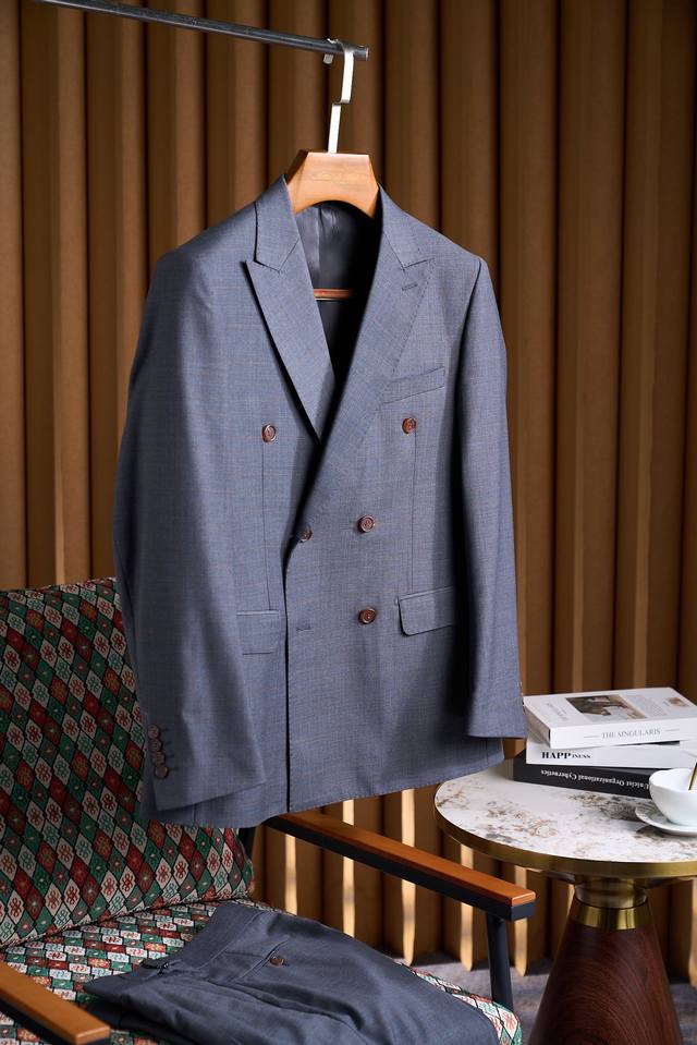 Ez家蓝标私定面料专享！暗纹威尔斯亲王格纹双排扣大枪驳领设计舒适合体微弹羊毛套西 整套搭配 单拿上衣 单拿裤子 尊享定制，彰显不凡。Ez家蓝标私定面料，为您带来