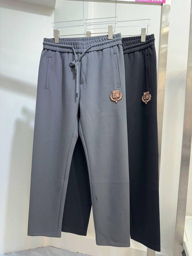 Ls新款休闲裤.直筒设计.可搭配套装.运动休闲随意搭配.采用2025新款棉莫面料，亲肤舒适.抗皱不粘灰抗静电，面料柔软舒适有垂感.立挺上身有型！立体裁剪设计拉长