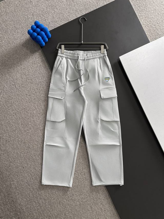 隔天出货 高端货 芬迪 2025秋季新款松紧带休闲净色宽松长裤，直筒裤脚高度抗皱面料，针脚细密牢固，专柜定制 透气舒适度高，细节无可挑剔，品牌元素设计理念，体现