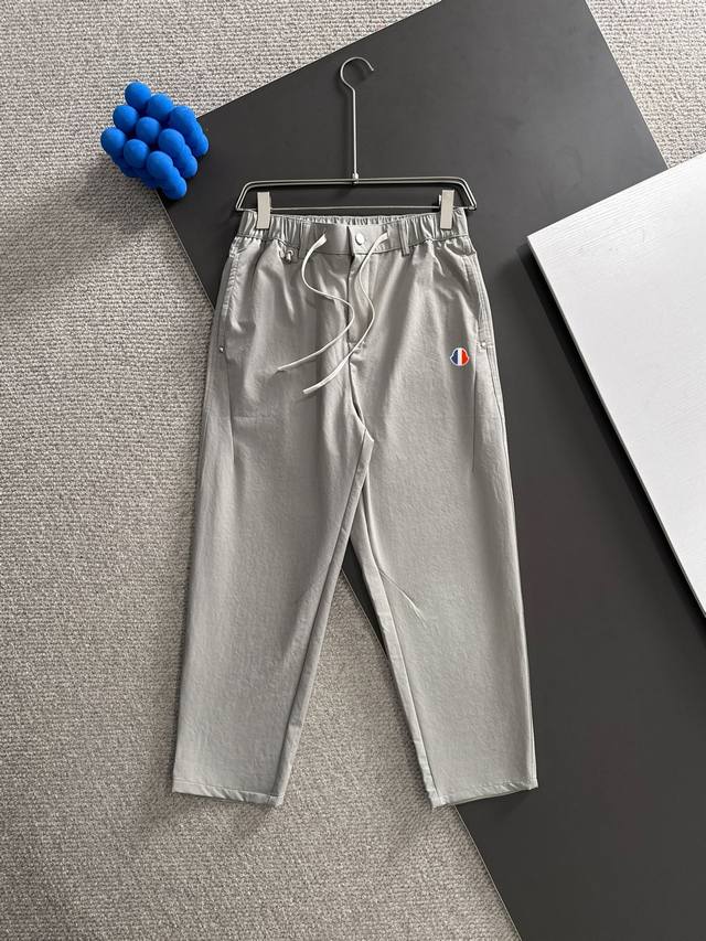 隔天出货 高端货 蒙口 2025秋季新款松紧带休闲净色宽松长裤，直筒裤脚高度抗皱面料，针脚细密牢固，专柜定制 透气舒适度高，细节无可挑剔，品牌元素设计理念，体现