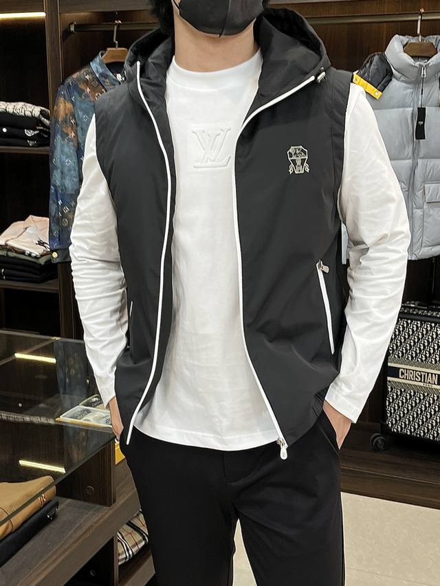 主推羽绒 Bc 羽绒服马甲2025最新款时尚设计师款连帽羽绒外套.处处细节显工艺足够的高级 90白鸭绒填充，胸前Logo刺绣设计羽绒服，结构性剪裁的设计改变来展