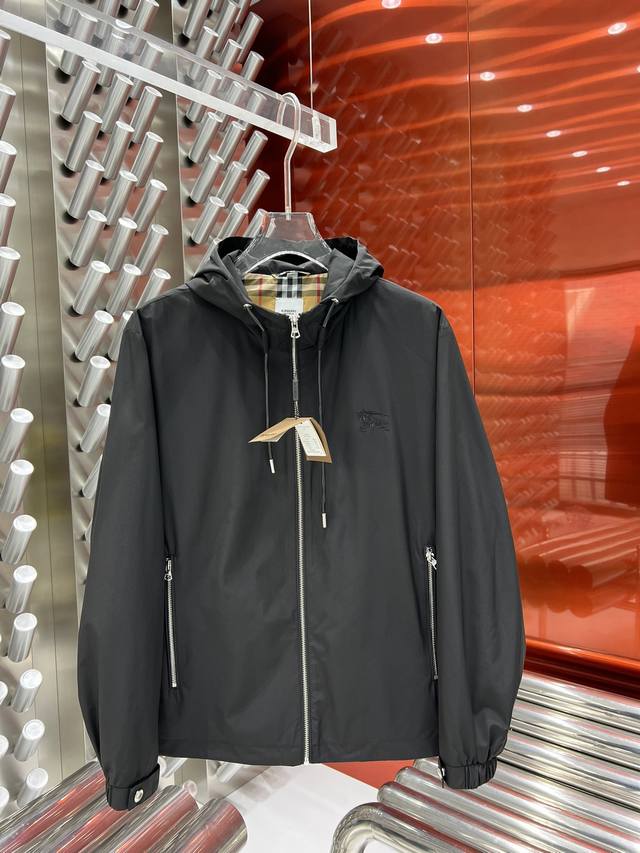 2025秋季新款夹克外套 原版1:1订制五金配件全进口原版定制 欢迎专柜对比 超柔软 超级重工 面料做工杠杠的版型完美 注意面料超舒服 独家款 非市场货 男女同