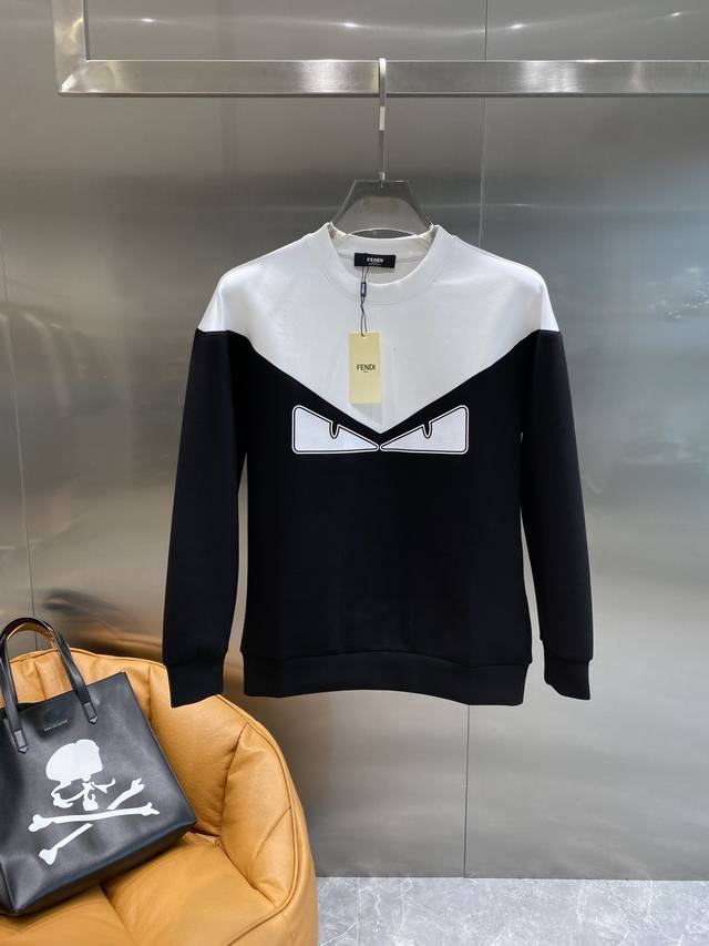 芬家 25秋冬新品空气层 圆领卫衣，正面品牌标识设计，创意重释品牌标志性设计，采用400克重莱赛尔空气层面料，其特性：柔透保暖舒适透气性佳、轻盈有垂感、四重纤维