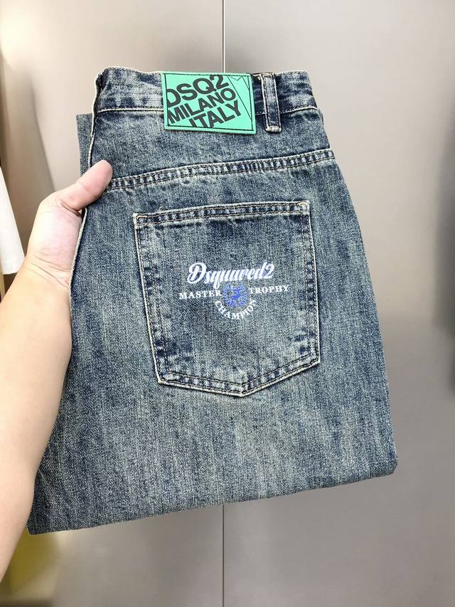 D2 第二次方2025早秋新款男士宽松直筒牛仔裤 官网同步 爆款高端定制 原单狠货 简洁时尚后裤袋印胶字母Logo图案设计 定制进口丹宁水洗牛仔纯棉面料 原版辅