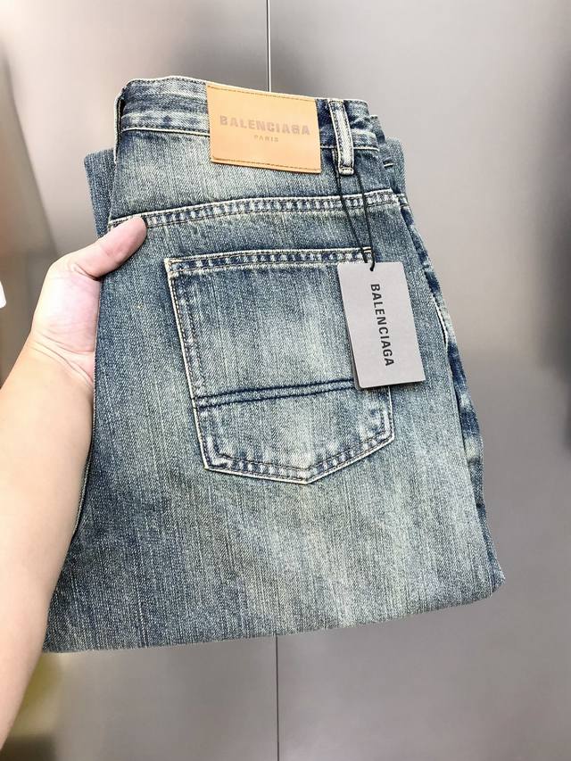 Bal*Nciaga 巴黎世家2025早秋新款男士宽松直筒牛仔裤 官网同步 爆款高端定制 原单狠货 简洁时尚定制进口丹宁水洗牛仔纯棉面料 原版辅料 做工精细 酷