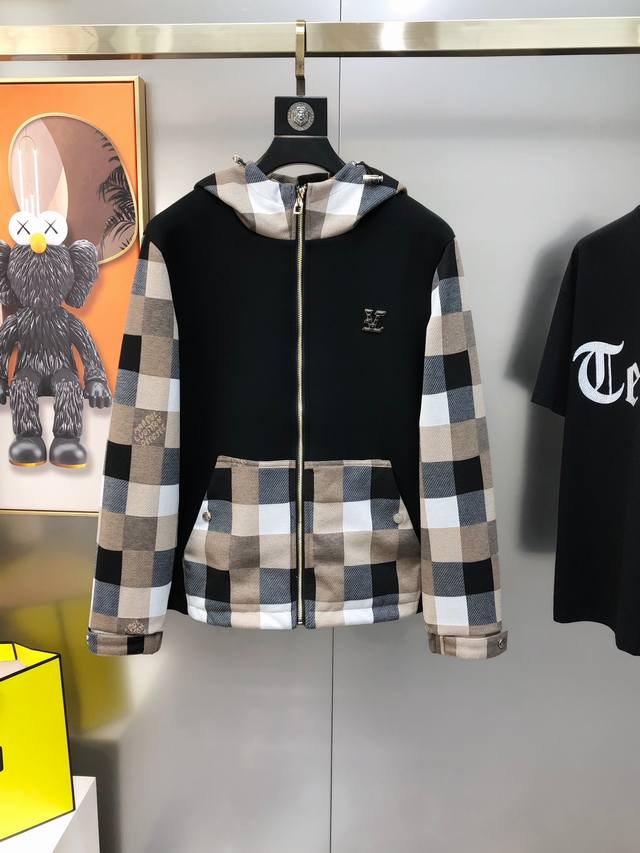 Lv 路易威登2025新款原单男士针织夹克连帽外套 官网同步售卖 时尚百搭 胸前Logo标设计 采用进口莫代尔纯棉混纺面料 手感柔软细腻 上身舒适 客供进口五金