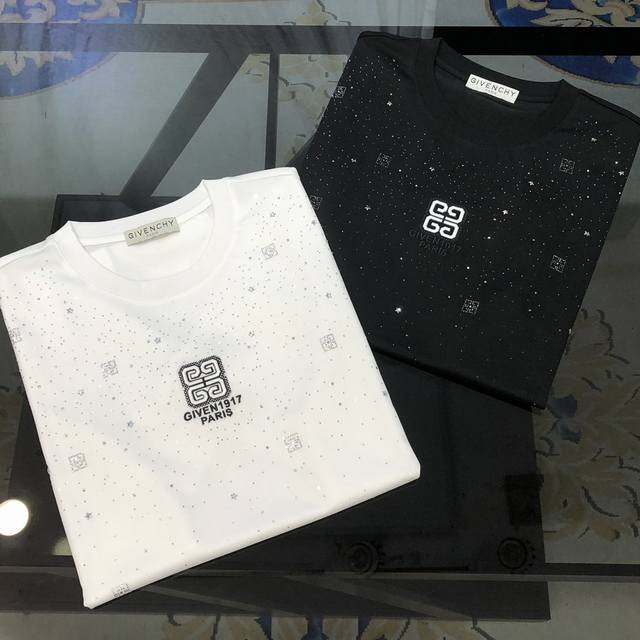 G*Venchy 纪梵希2025春夏新款原单男士圆领短袖T恤 高端定制 时尚百搭 柜台同步售卖 烫钻刺绣字母Logo图案设计 客供定制进口玉蚕丝面料，穿着亲肤舒