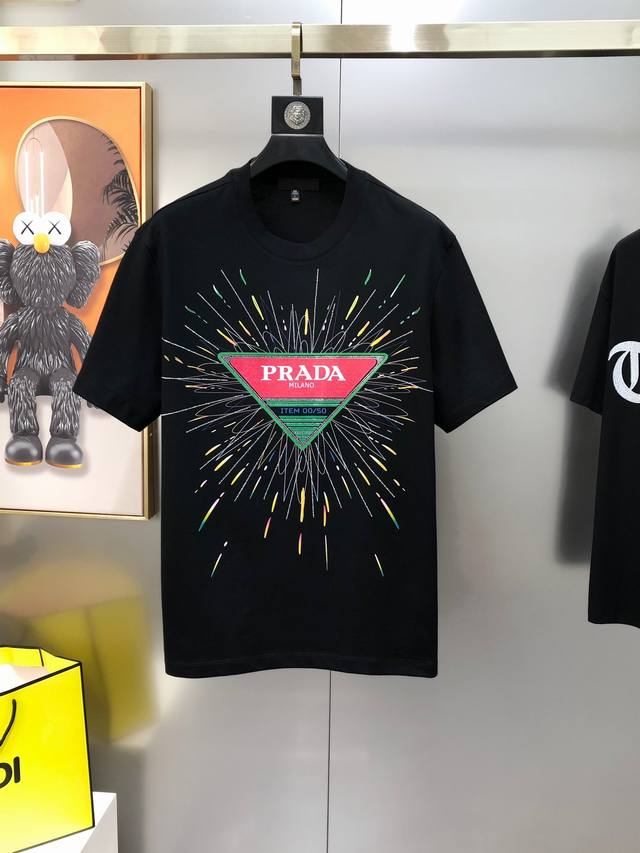 Ada 普拉哒2025春夏新款原单男士圆领短袖T恤 专柜同步售卖 爆款高端品质 高版本 Os版型阔版 印胶印花烫钻字母Logo图案设计 定制进口双股100%纯棉