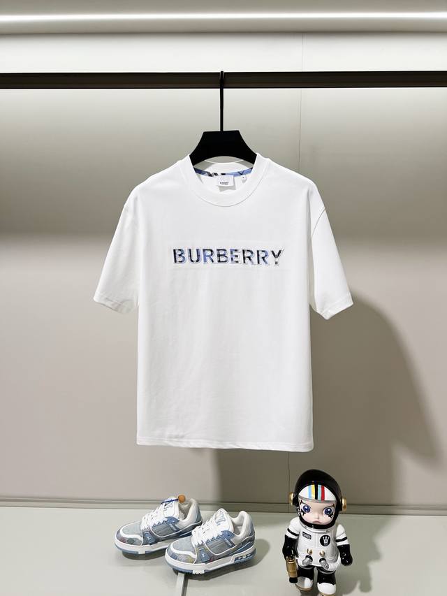 Burberry 巴宝莉 300克圆领短袖T恤 排列贴布刺绣字母Logo格纹布包领工艺 官方同步 高版本 高品质 时尚个性 百搭潮流 纯原品质 原版面料 吊牌